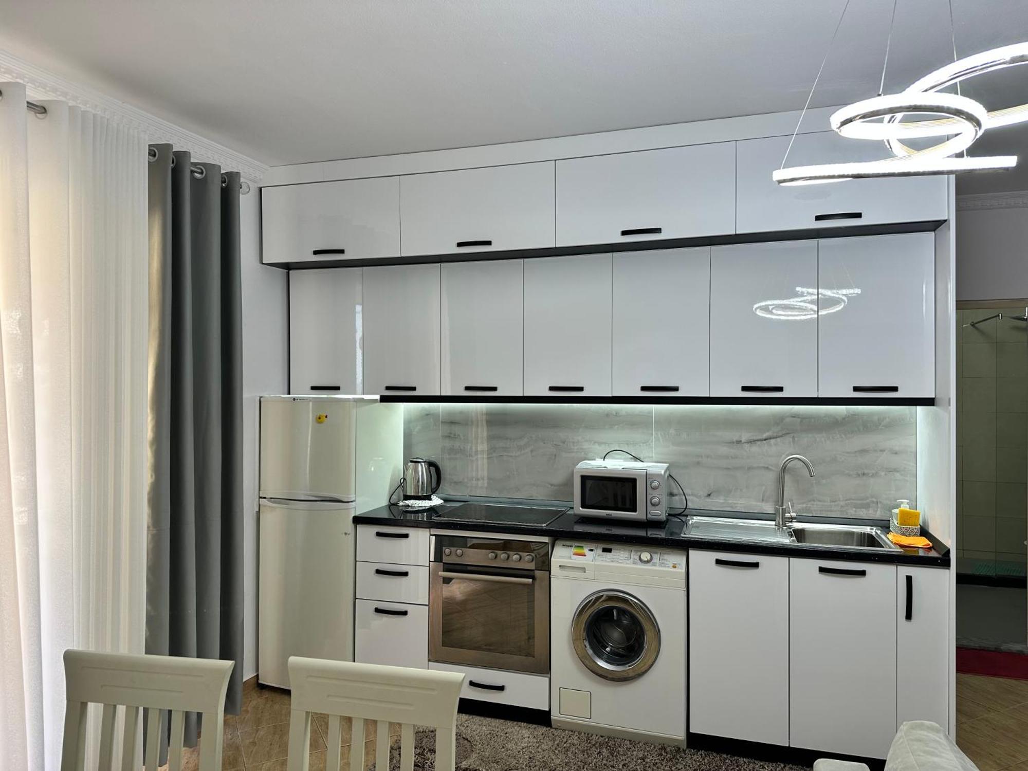 Comfortable Next To The Appartement Durrës